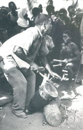 Tocador de tambor Ntodyi